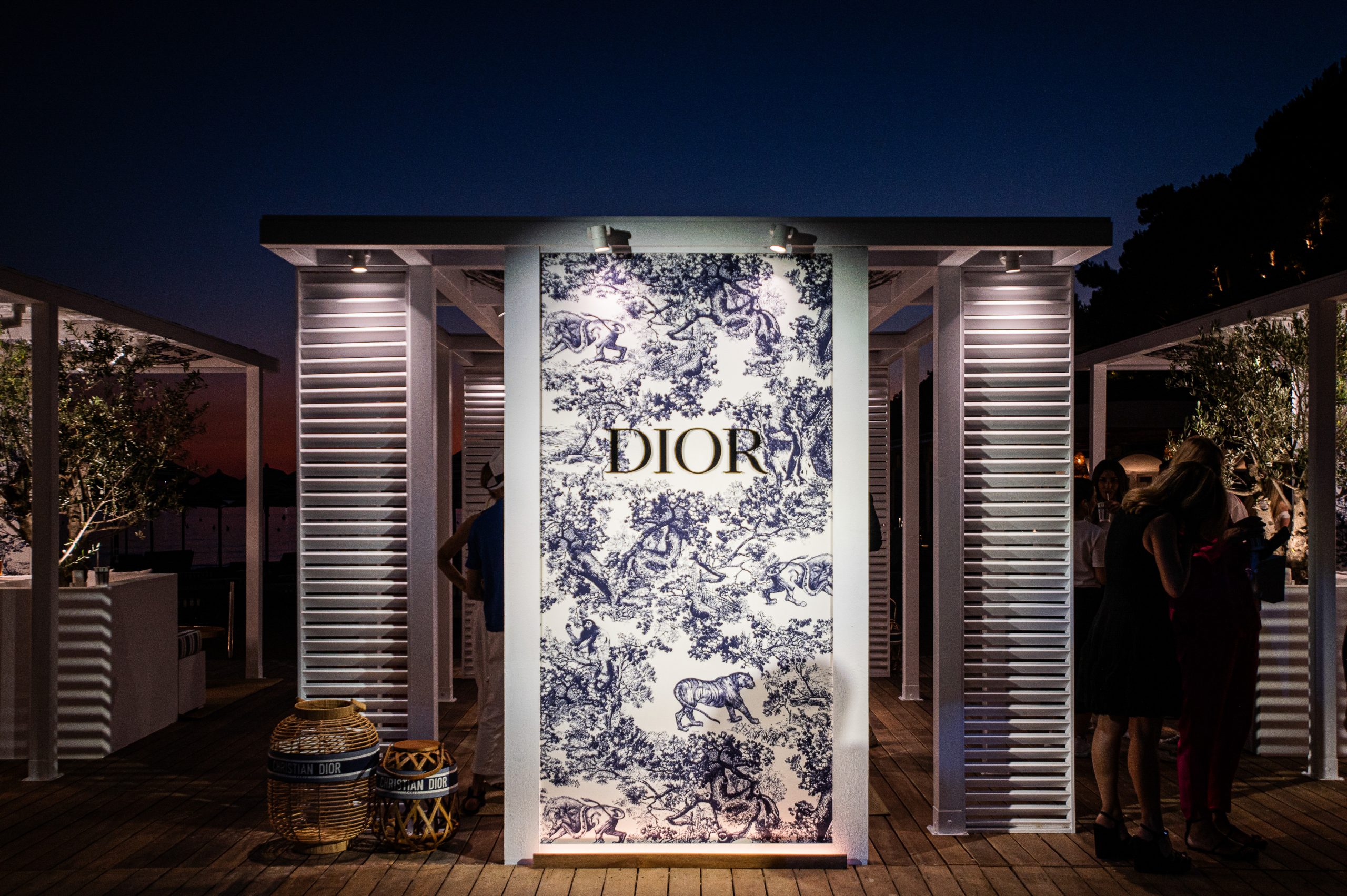 Το πρώτο pop up store του Dior Beauty στην Αθήνα αποκαλύφθηκε στην κοσμοπολίτικη παραλία του Αστέρα