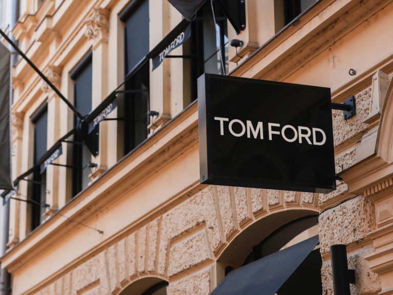 Η Estée Lauder εξαγόρασε τον οίκο Tom Ford