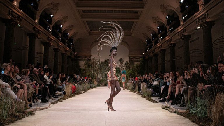 Η λαμπερή επίδειξη της Celia Kritharioti για τη συλλογή Spring/Summer 2023 στην Εβδομάδα Μόδας Παρισιού